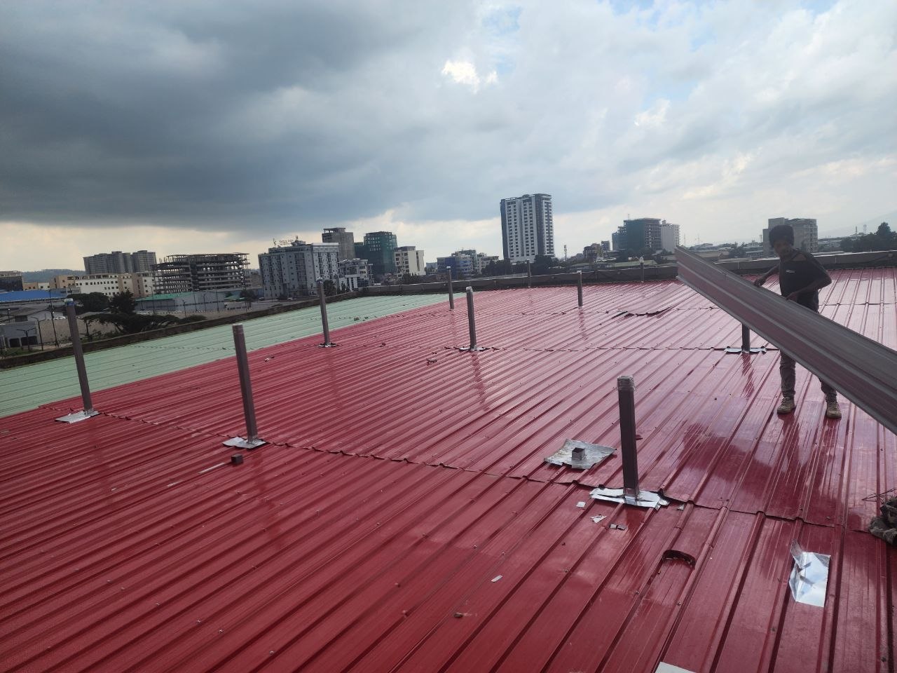 Rooftop solar mounting structure